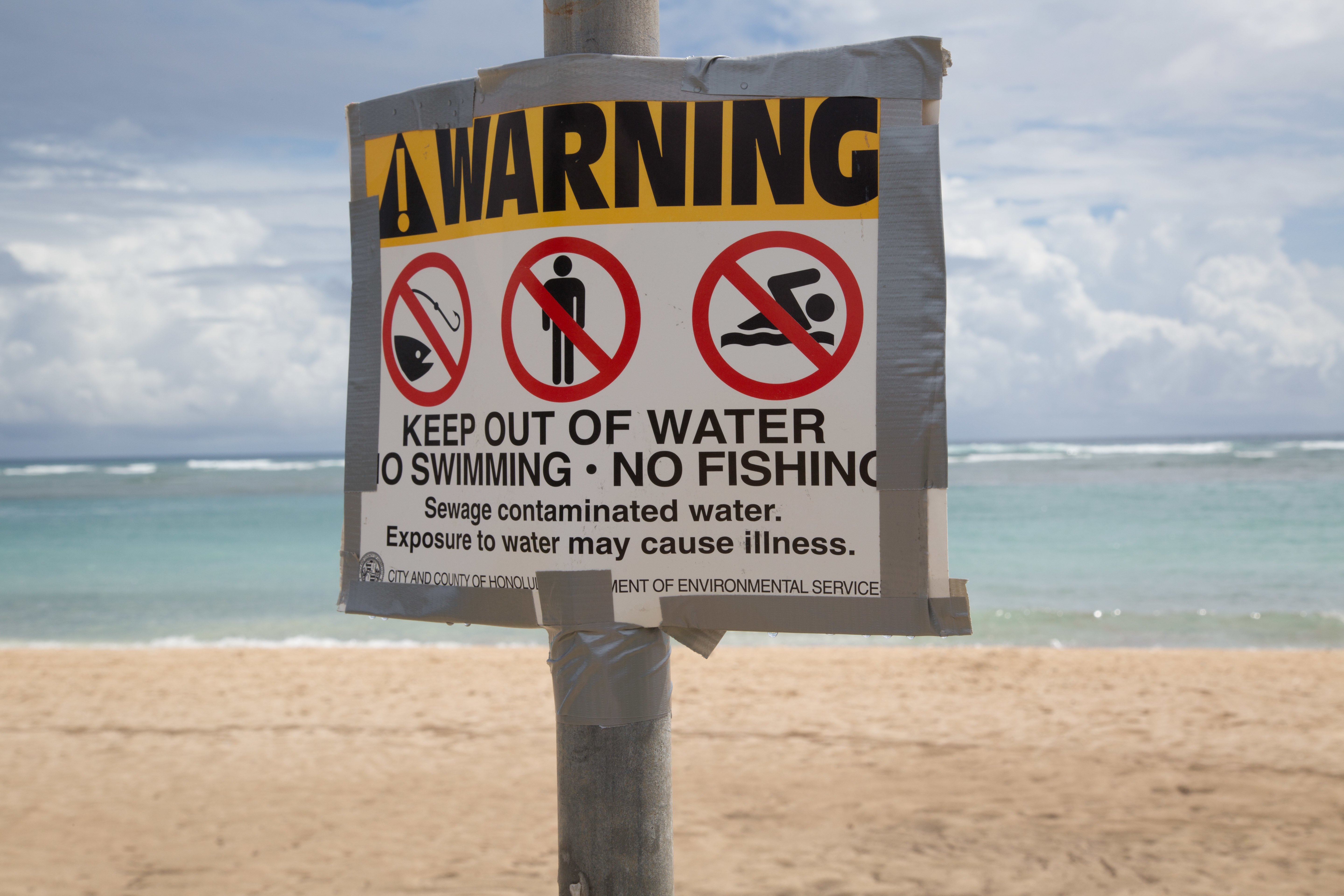 Oahu_SewageSpill_AlaMoanaSign-6268-1652458911-2